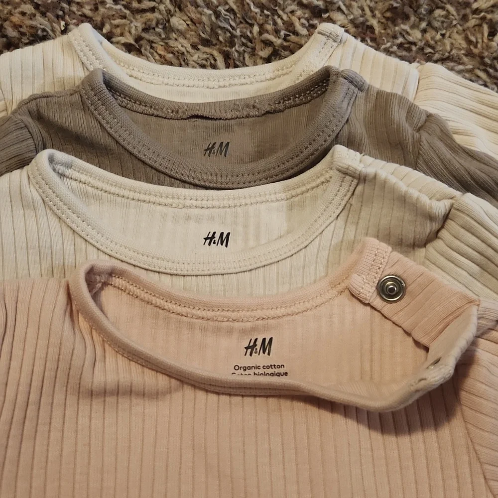 H&M Onesies - Picture 2 of 4
